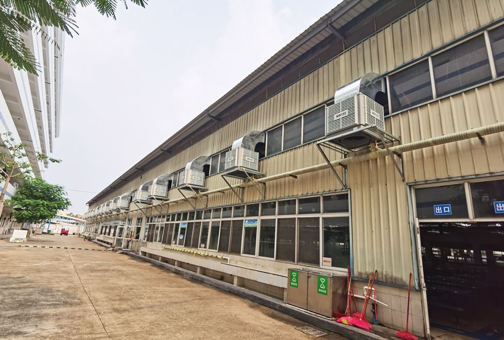 學校食堂降溫通風工程案例.jpg