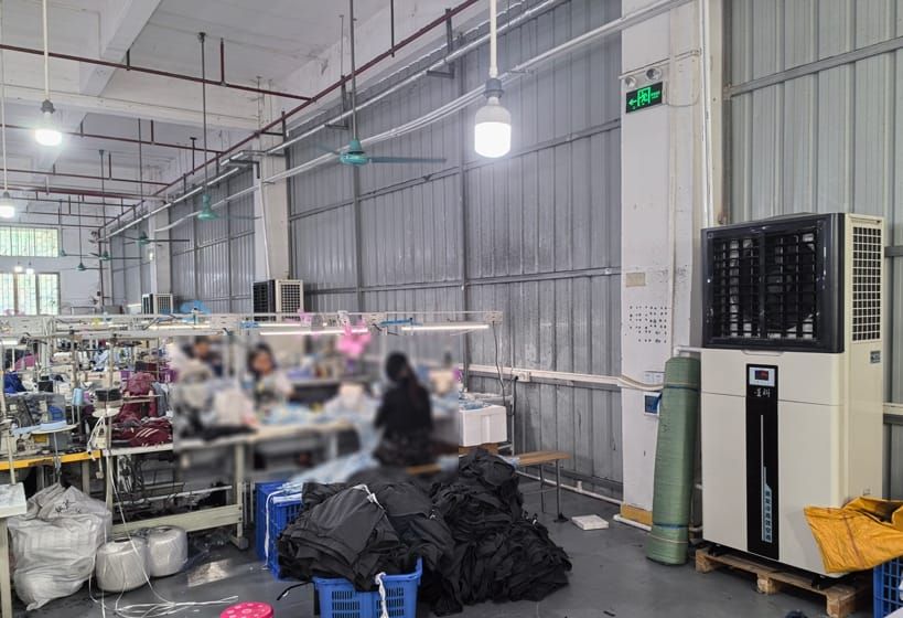 星科5匹工業(yè)省電空調-立式軸流機應用于服裝廠降溫案例.jpg